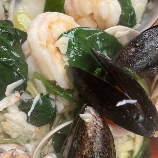 (Top) Linguini di Angelina Dinner.