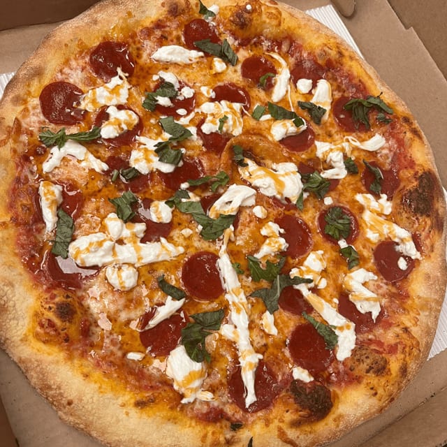 16'' Beechwood Street Pizza.