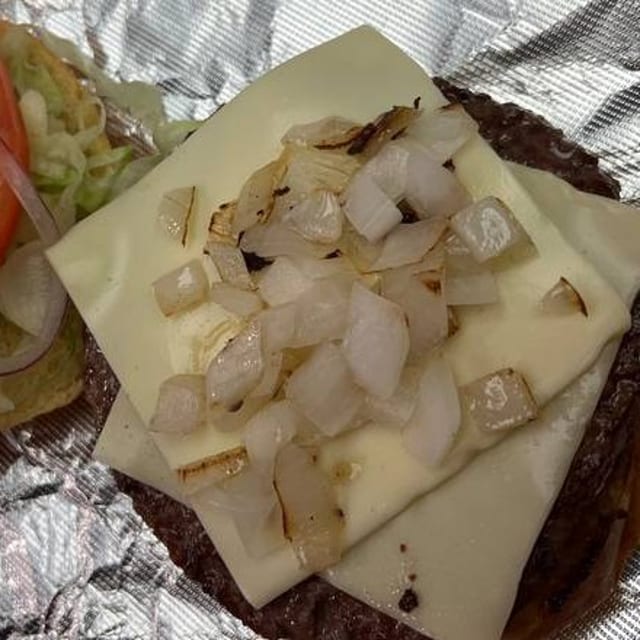 8 oz. Cheeseburger.
